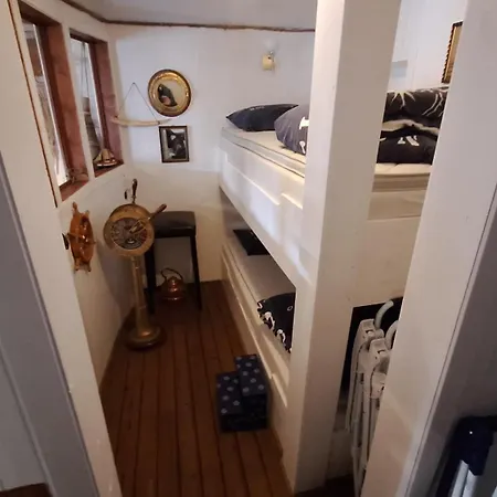 Sjohuset * Sjoholt