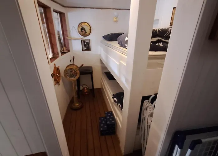 Sjohuset * Sjøholt